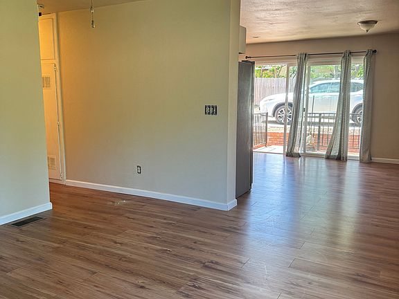 5th image of 211 Mulberry Ln