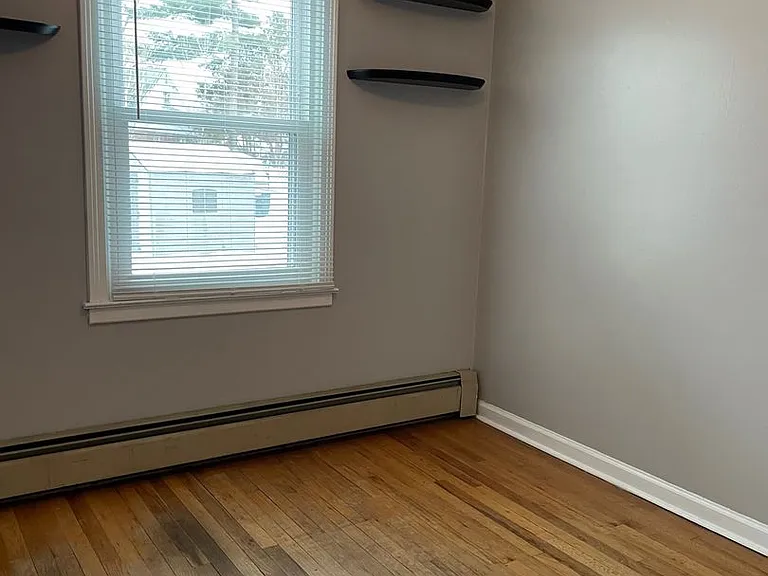 102 Gale Ave — Photo 12