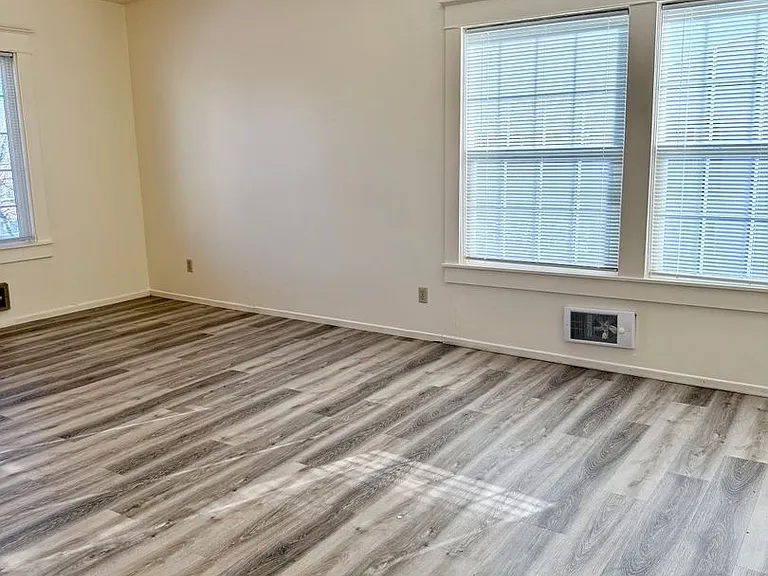 2404 N Vancouver Ave — Photo 18