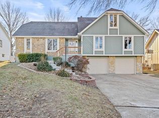 4071 SW Camelot Dr, Lees Summit, MO 64082