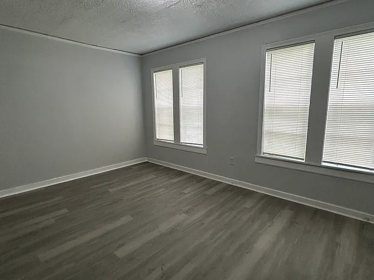 379 Dellwood Dr — Photo 12