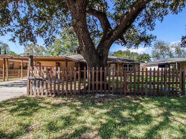 110 William Ave, Baytown, TX 77520