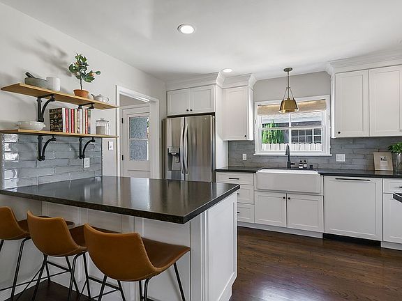 5th image of 6645 Blucher Ave