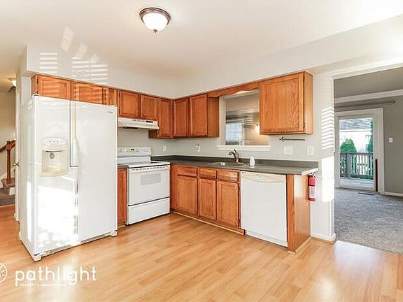 5th image of 303 Kennedy Dr