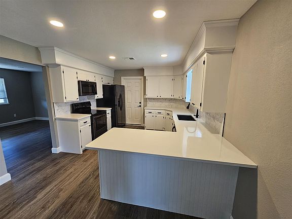 2nd image of 801 NW 40th St
