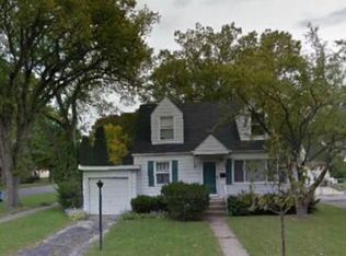 983 S Mitchell Ave, Elmhurst, IL 60126