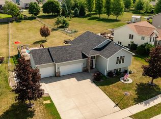 657 S Pointe Ct SW, Rochester, MN 55902