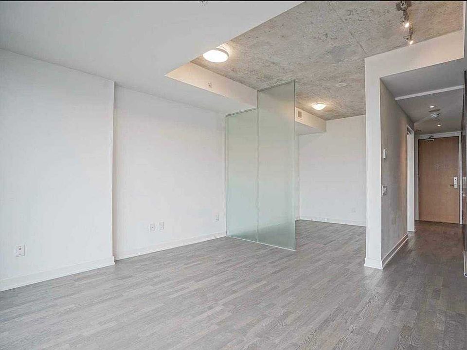 2nd image of 629 King St W #630