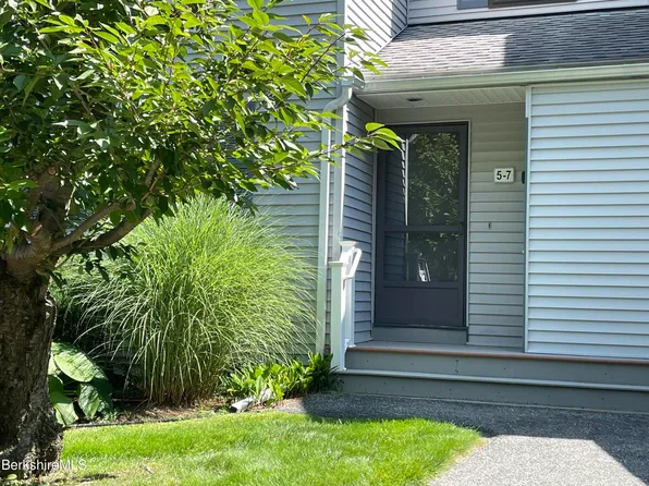 5-7 Rolling Hls, Lenox, MA 01240