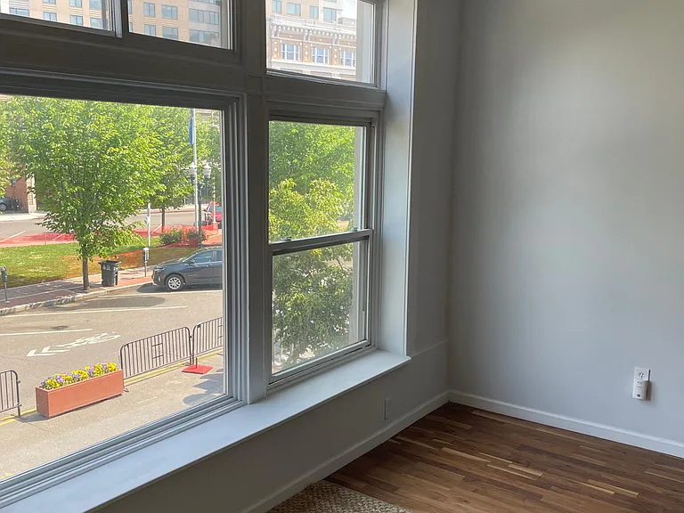 197 Main St #STUDIO UTIL INCLUDED — Photo 17