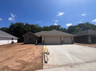 664 W Brook Hollow Rd, Nixa, MO 65714