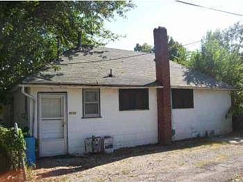 2nd image of 923 Clinton St