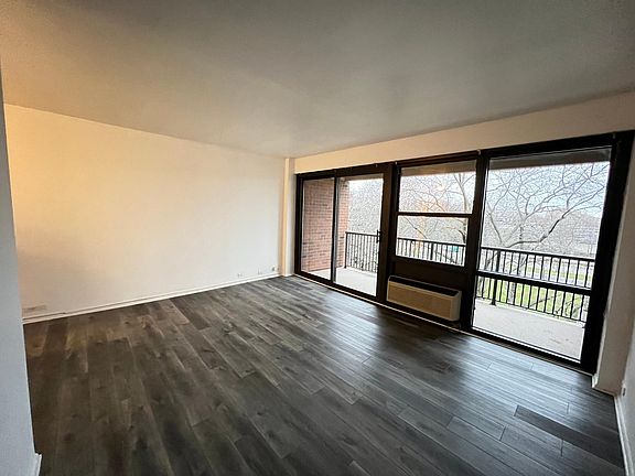 5th image of 2921 S Michigan Ave APT 503