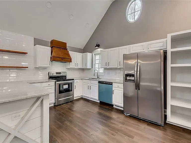 895 Frank Kirk Rd NW — Photo 2