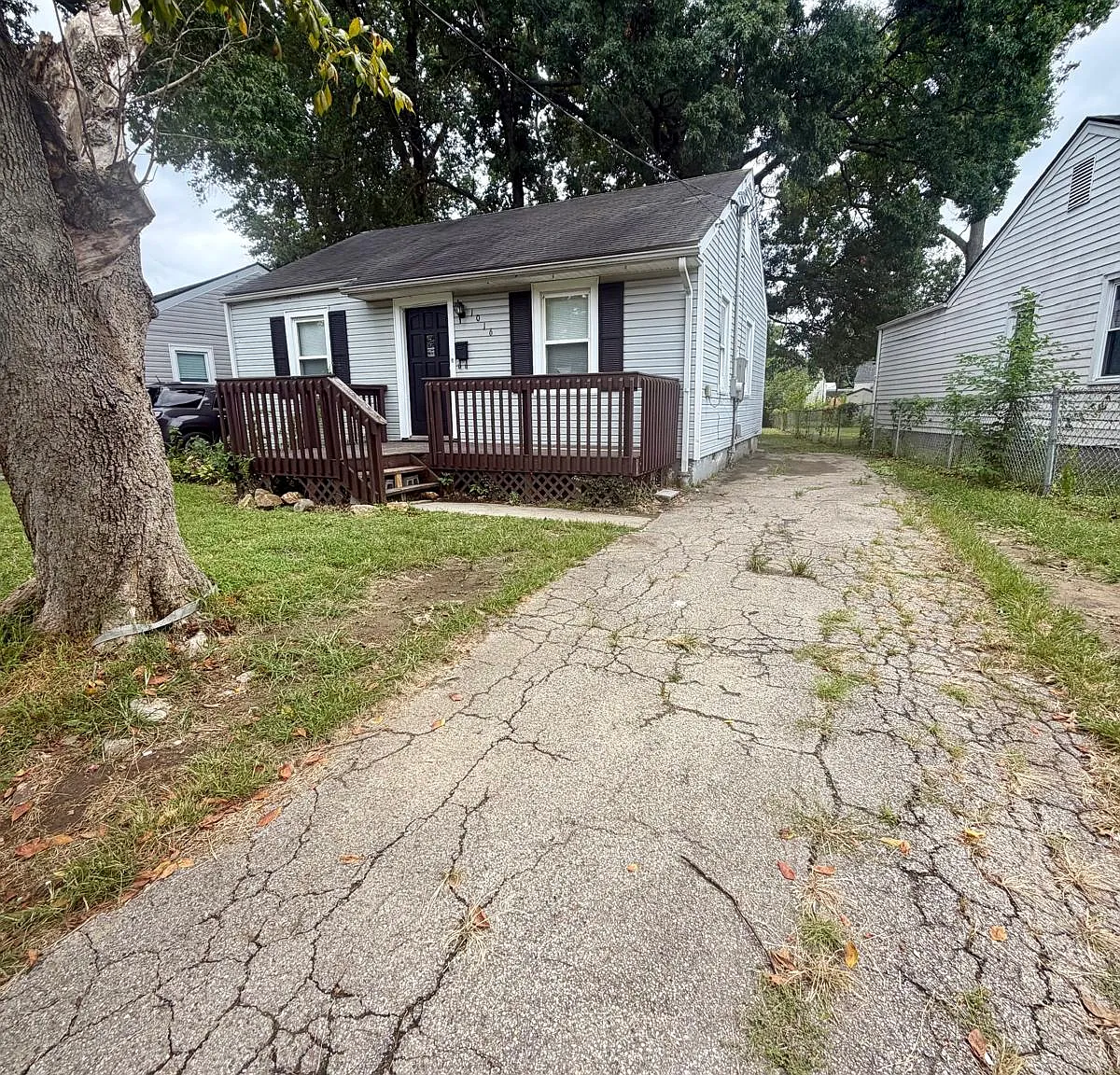 1016 Stanley Avenue - 1 — Photo 2