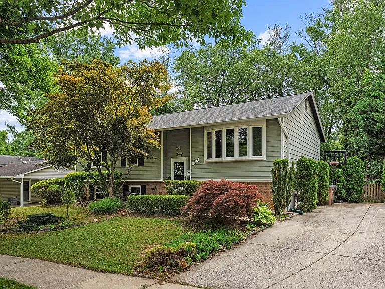 917 Allan Rd — Photo 1