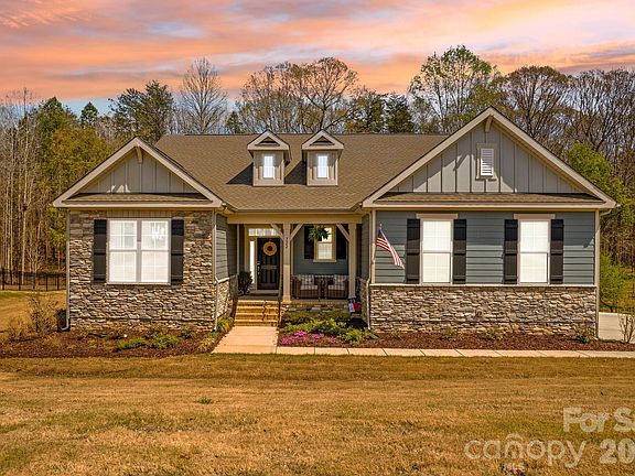 2nd image of 322 Muirfield Way