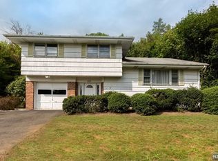 233 Ellin Dr, Park Ridge, NJ 07656