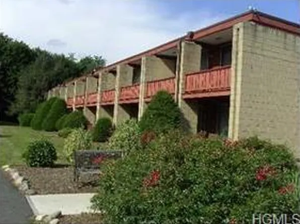 440 Viola Rd APT 24, Spring Valley, NY 10977