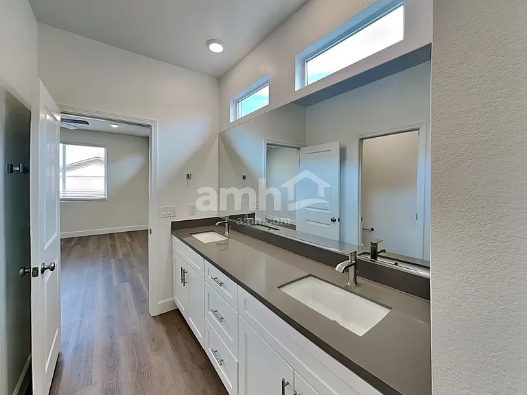 2448 S Deborah Ave — Photo 11