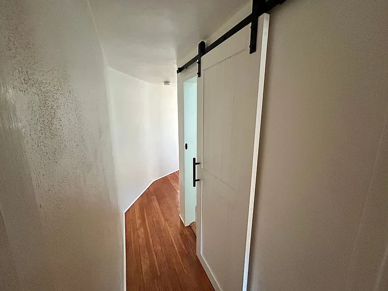 225 Sunset Blvd — Photo 26
