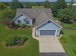 39W124 Harty Ct, St Charles, IL 60175