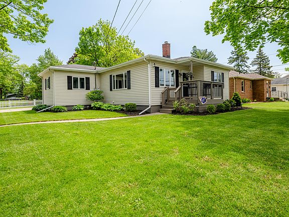 3rd image of 1807 Langley Ave