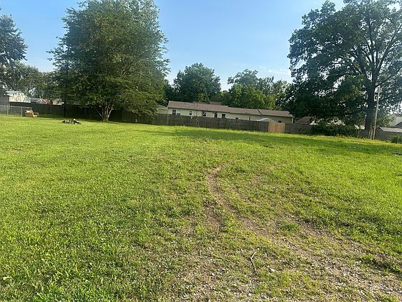 5th image of 3703 Genessee Ave