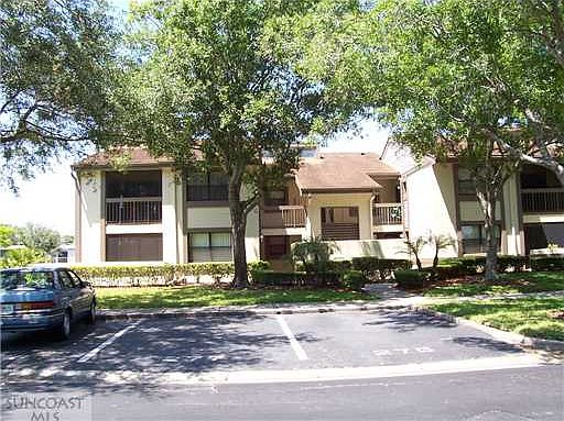 1st image of 275 Woodlake Wynde