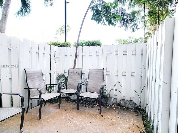 4th image of 369 Poinciana Dr #1115