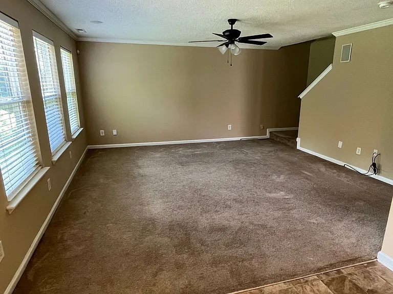 10410 Pickerel Ln — Photo 9