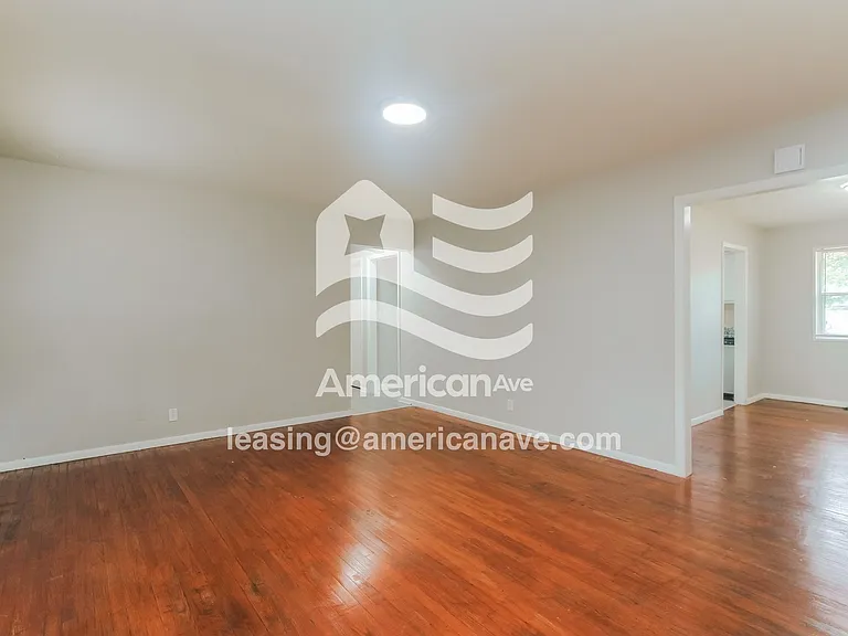 1273937_003_living_room_13859822.jpg