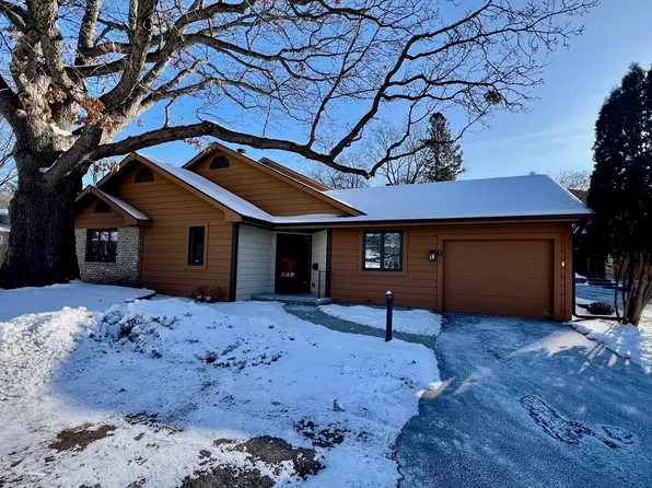 4707 Burma Rd APT G, Mc Farland, WI 53558