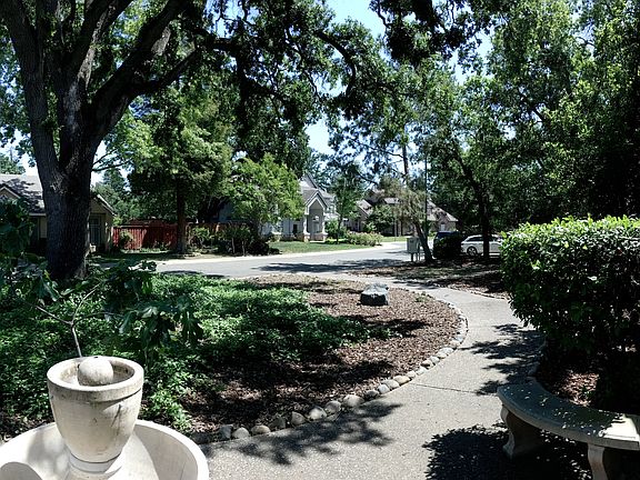 Napoli Court