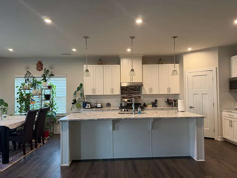 300 Finnegan Ct — Photo 6