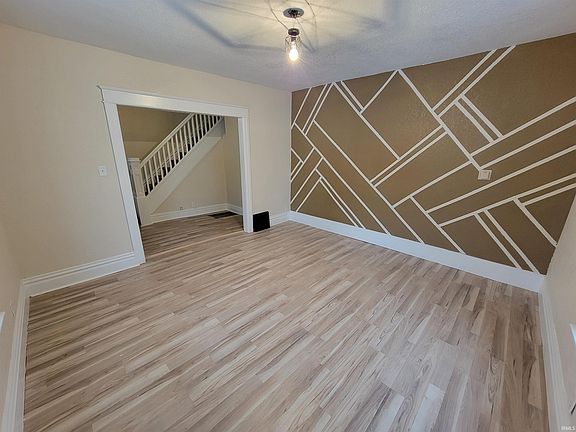 4th image of 3112 Plaza Dr