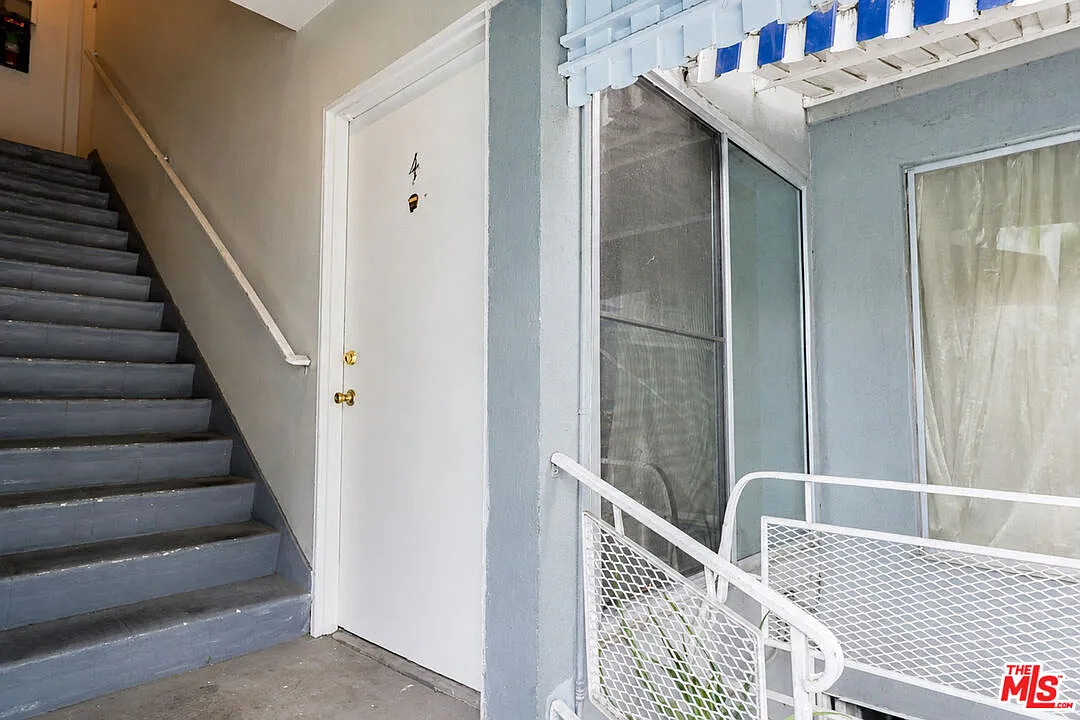 1 bed, 1.0 bath, 750 sqft, $2,350 — Photo 2