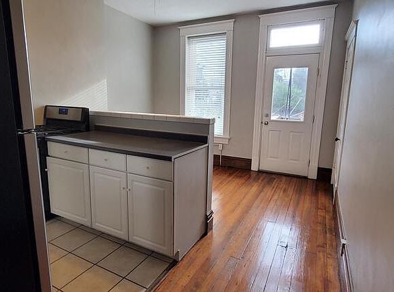 4th image of 3856 McDonald Ave #A