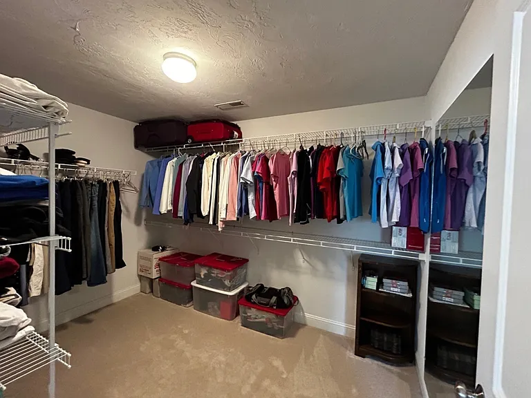 46 Yorkshire Dr — Photo 13