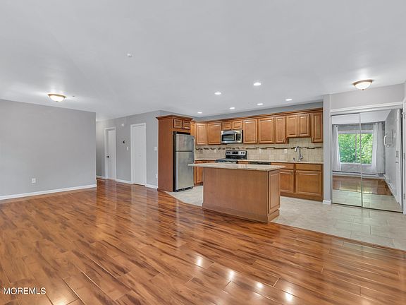 3rd image of 39 Meadow Green Cir Unit F
