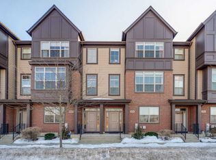 331 Aspen Pointe Rd, Vernon Hills, IL 60061