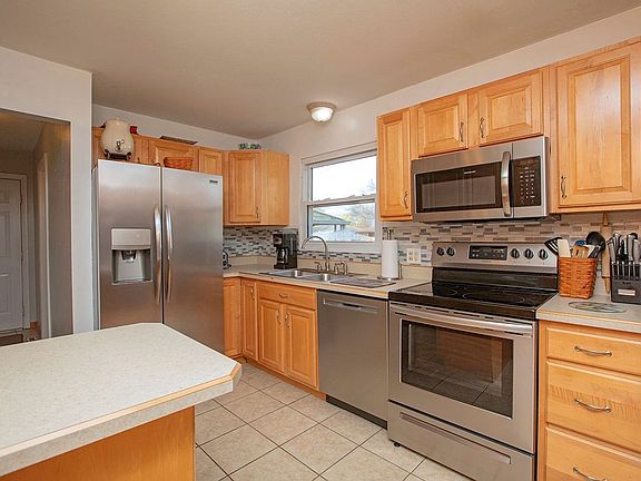 4th image of 56659 Pinecrest Dr