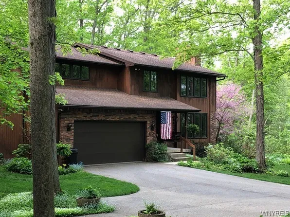 205 Blake Hill Rd, East Aurora, NY 14052