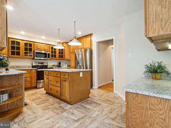 3rd image of 7415 Heathrow Dr