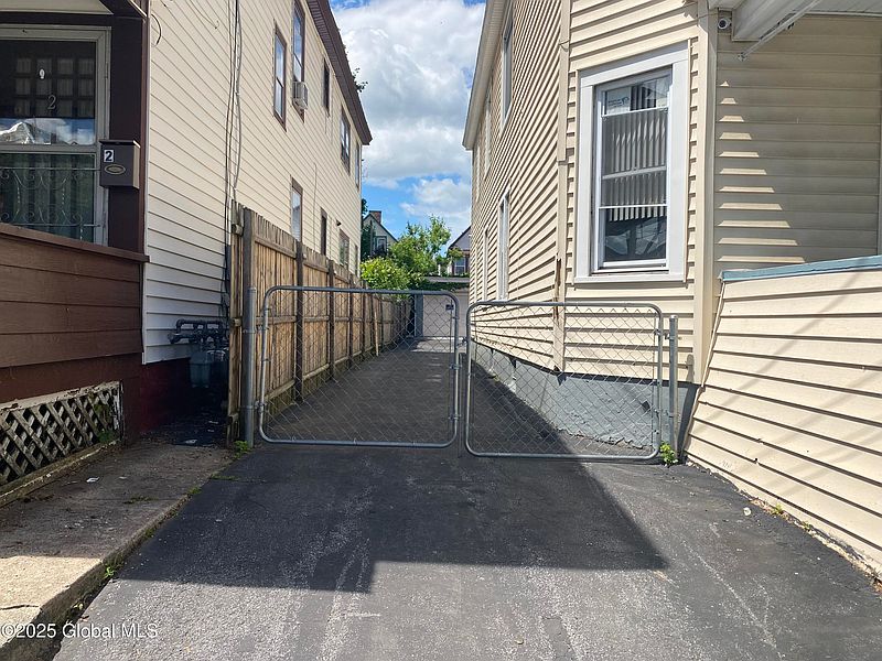 4th image of 20 Hawk Street