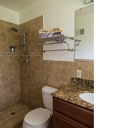 3rd image of 865 Berry Hill Dr