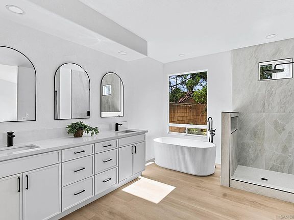 3rd image of 465 Silver Shadow Dr