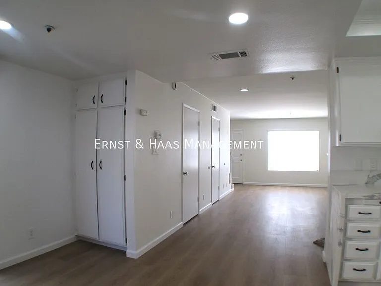 8621 1/2 Cedar St — Photo 9