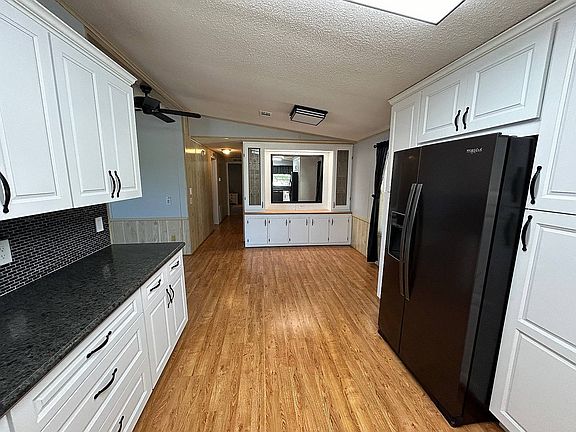 3rd image of 446 Dresden Ct