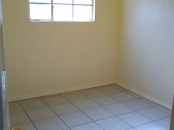 5th image of 808 Atoka St